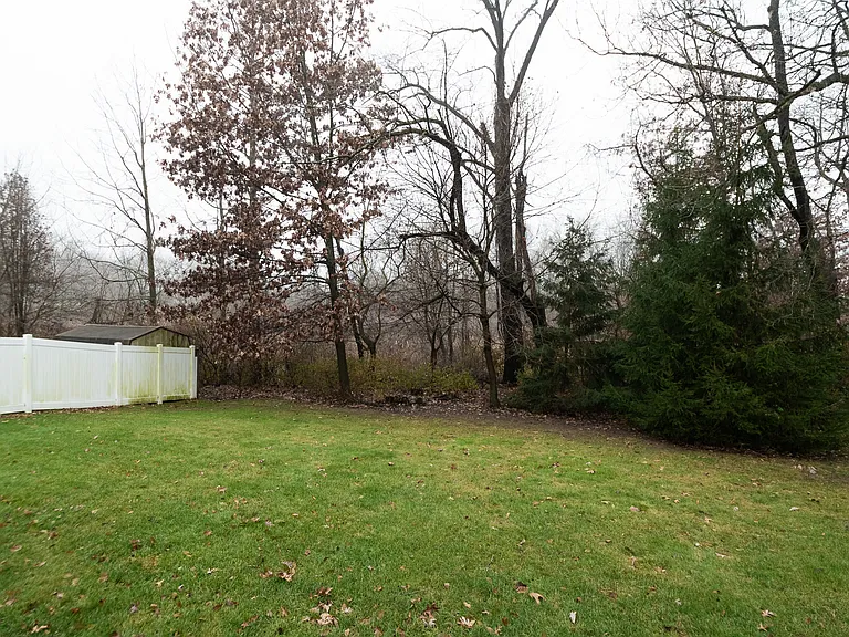 405 Galway Dr — Photo 62