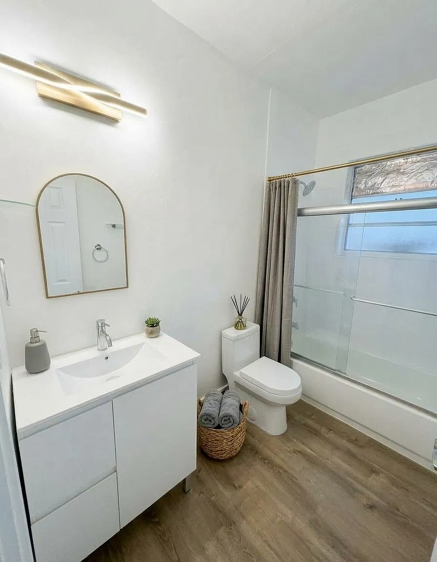 2 bed, 850 sqft, $2,200 — Photo 2