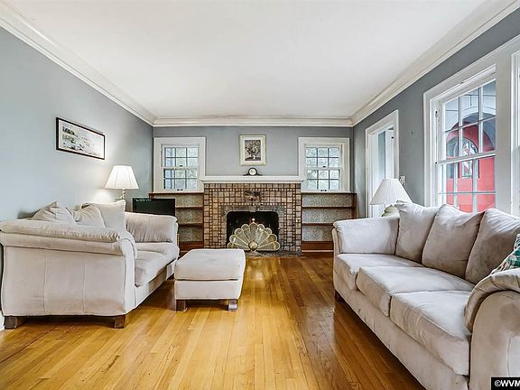 5th image of 260 Leffelle St S