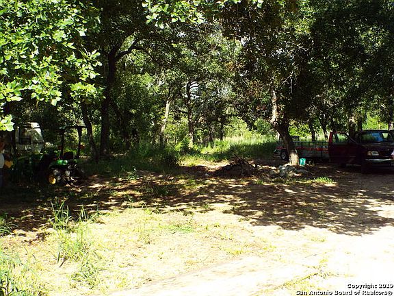 5th image of 106 Shady Oaks Dr