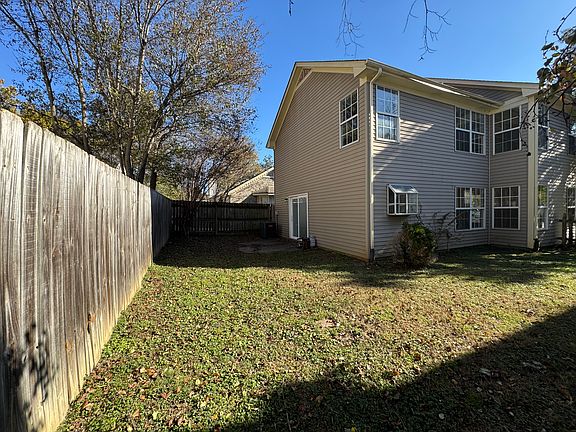 4th image of 304 Montrose Ct