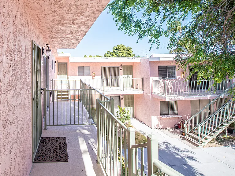 Valeria Apartments — Photo 48