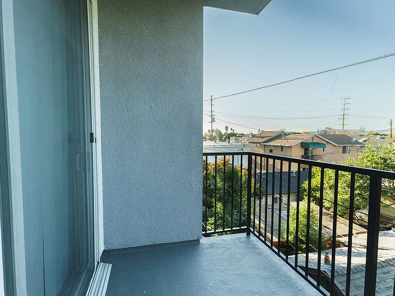 2820 Sawtelle Blvd — Photo 87