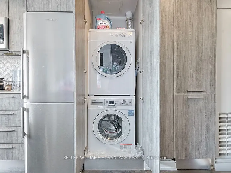 28 Wellesley St E #603 — Photo 7