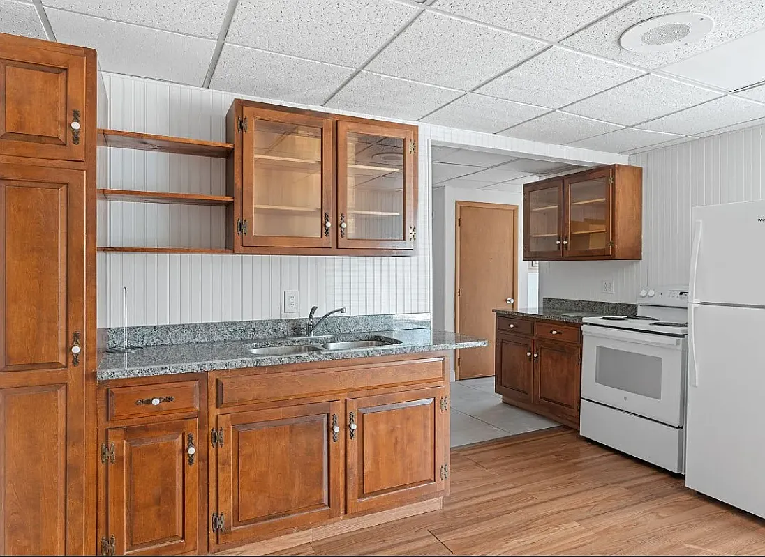 1 bed, 900 sqft, $1,050 — Photo 2
