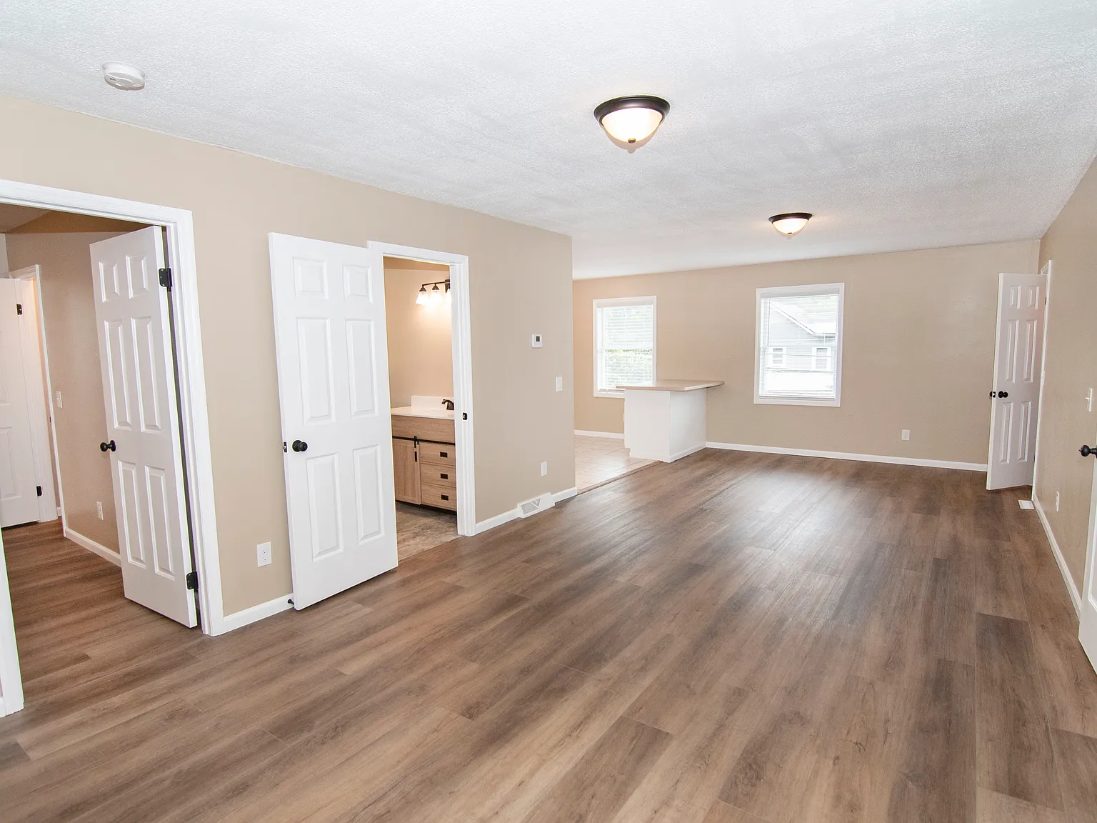 2 bed, 1028 sqft, $2,400 — Photo 3