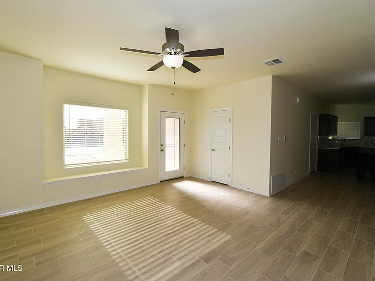 902 Bromyard Dr — Photo 31