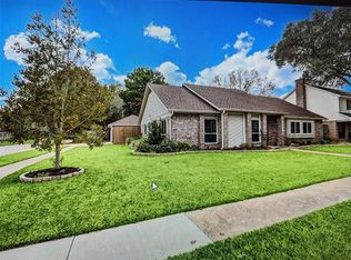 2826 Edgewood Dr, Sugar Land, TX 77479