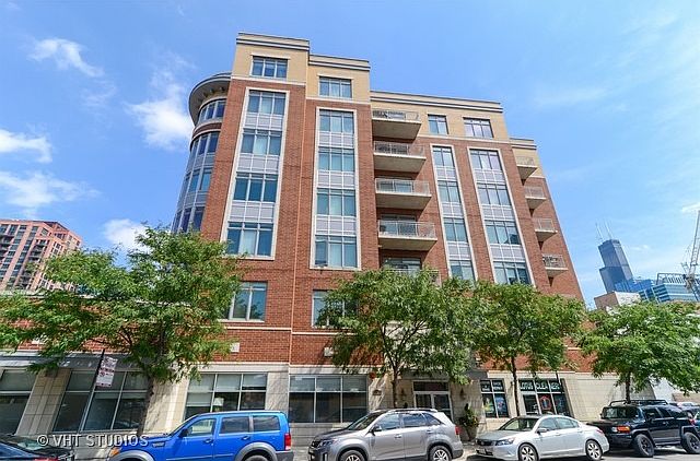 1st image of 657 W Fulton St Unit 208