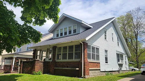 2042 Francis Ave SE Photo 1