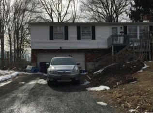 131 Manor Rd, Guilford, CT 06437