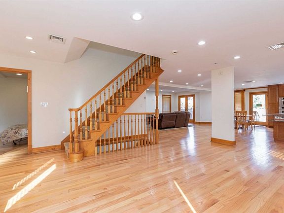 3rd image of 218-13 82nd Ave