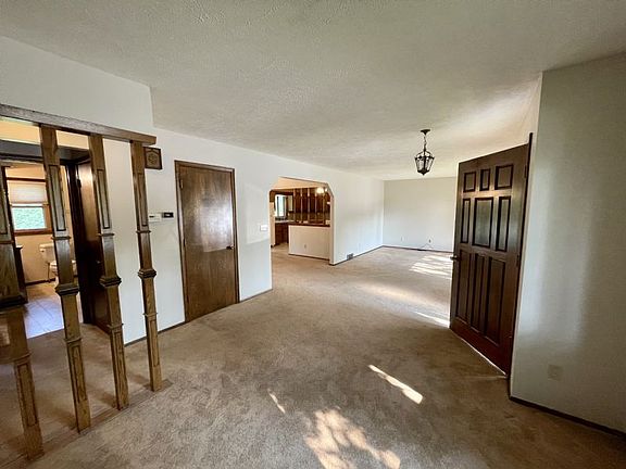 3rd image of 108 E Florence Ave