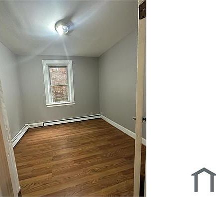 3rd image of 8 Van Duzer St