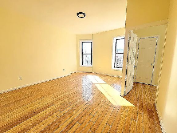 2nd image of 170 W 123rd St #D300