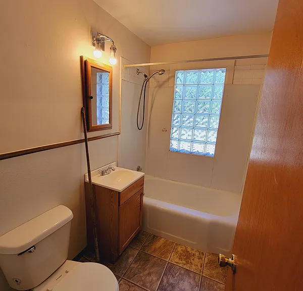 649 S Mission Rd — Photo 10
