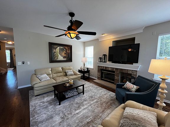 4th image of 279 Fairhaven Dr