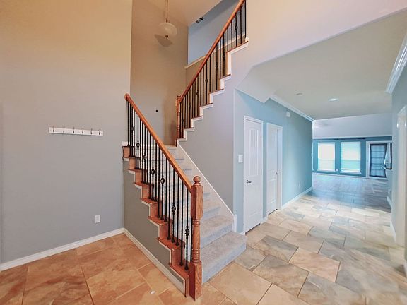 3rd image of 8408 Loma Alta Trl