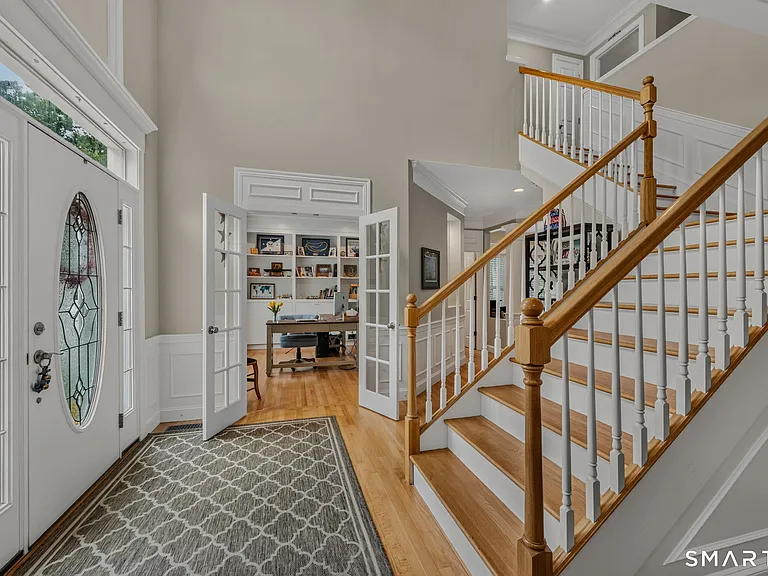 11 Windrose Dr — Photo 3