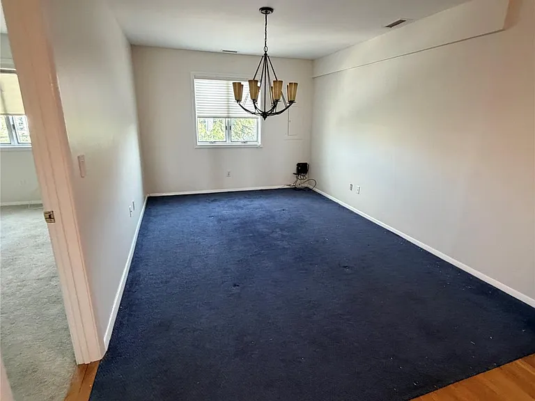 133 W Broadway — Photo 16