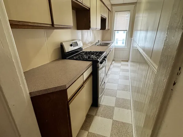 164 Tremont St #1, Fall River, MA 02720