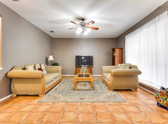 5th image of 2404 Oriole Ave