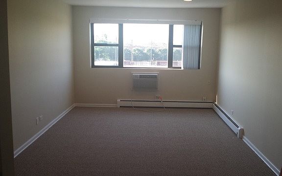 4th image of 6350 N Hoyne Ave APT 403