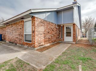 300 Hudson Pl, Midwest City, OK 73110