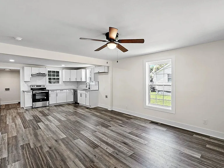 32 5th Ave — Photo 6