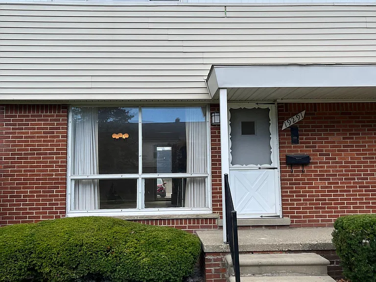 19291 Rockcastle St — Photo 1
