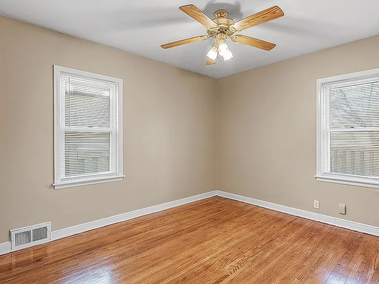 4331 Thomas Ave N — Photo 4