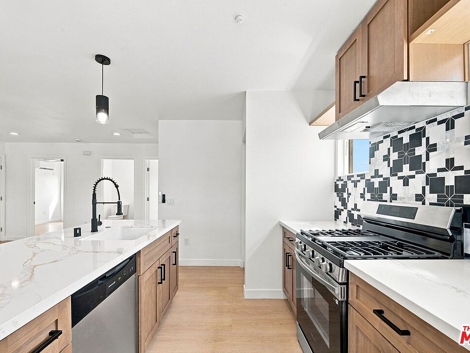 1st image of 577 Westholme Ave #28