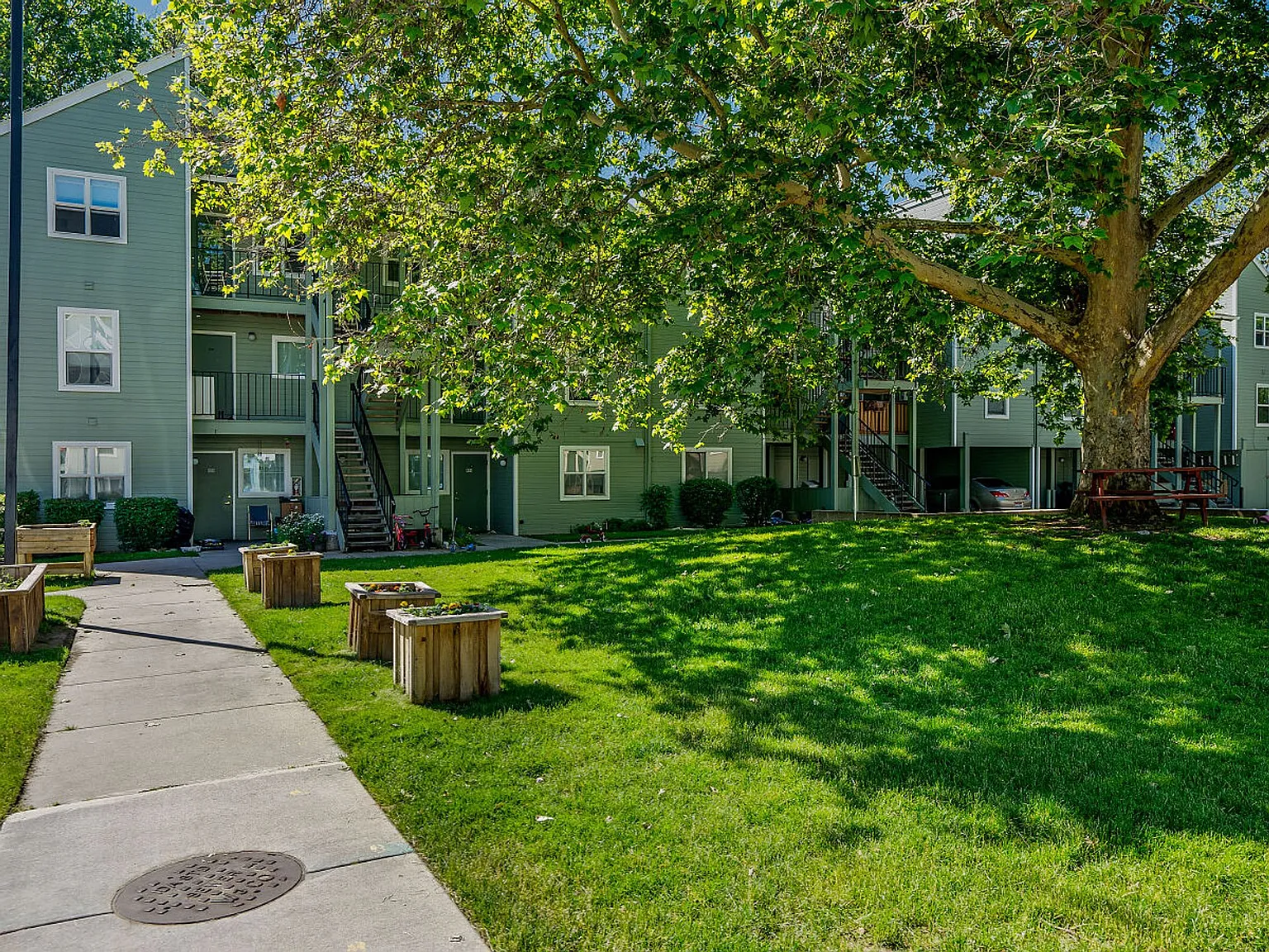 Davis Park Apartments — Photo 1