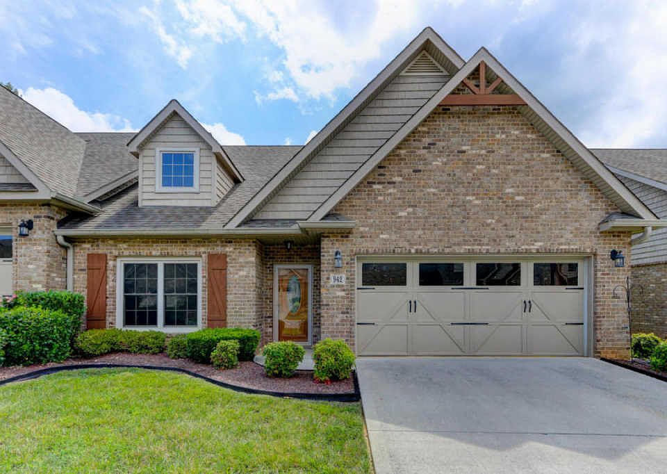 1st image of 942 Bishop Knoll Ln