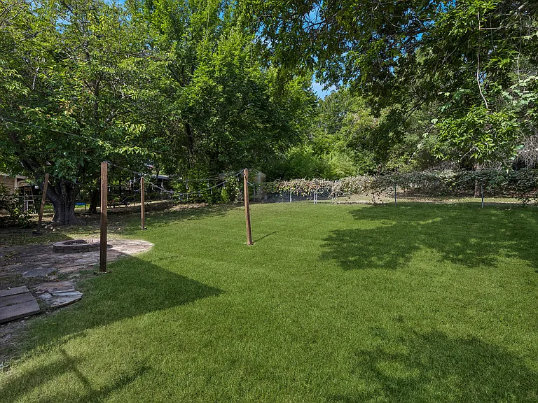 1220 S Lamar St — Photo 17