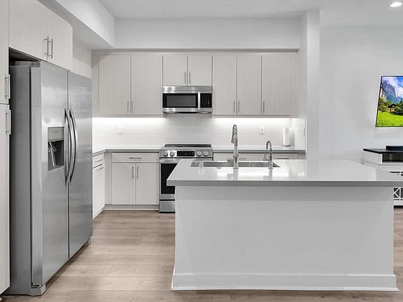 4th image of 1319 Yannis Ct