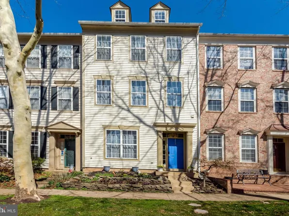 43546 Mink Meadows St, Chantilly, VA 20152