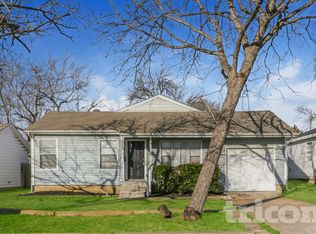 737 SE 3rd St, Grand Prairie, TX 75051