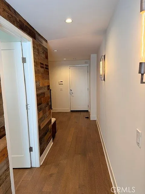 3 bed, 2195 sqft, $5,950 — Photo 3