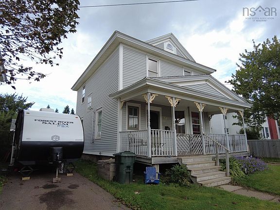 3rd image of 54 Prince Arthur St