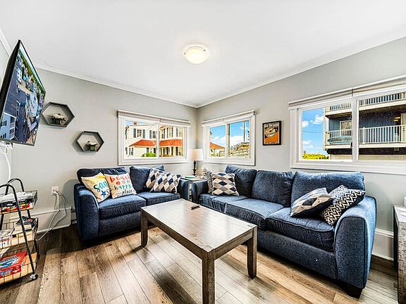 3rd image of 3 Bay Ave