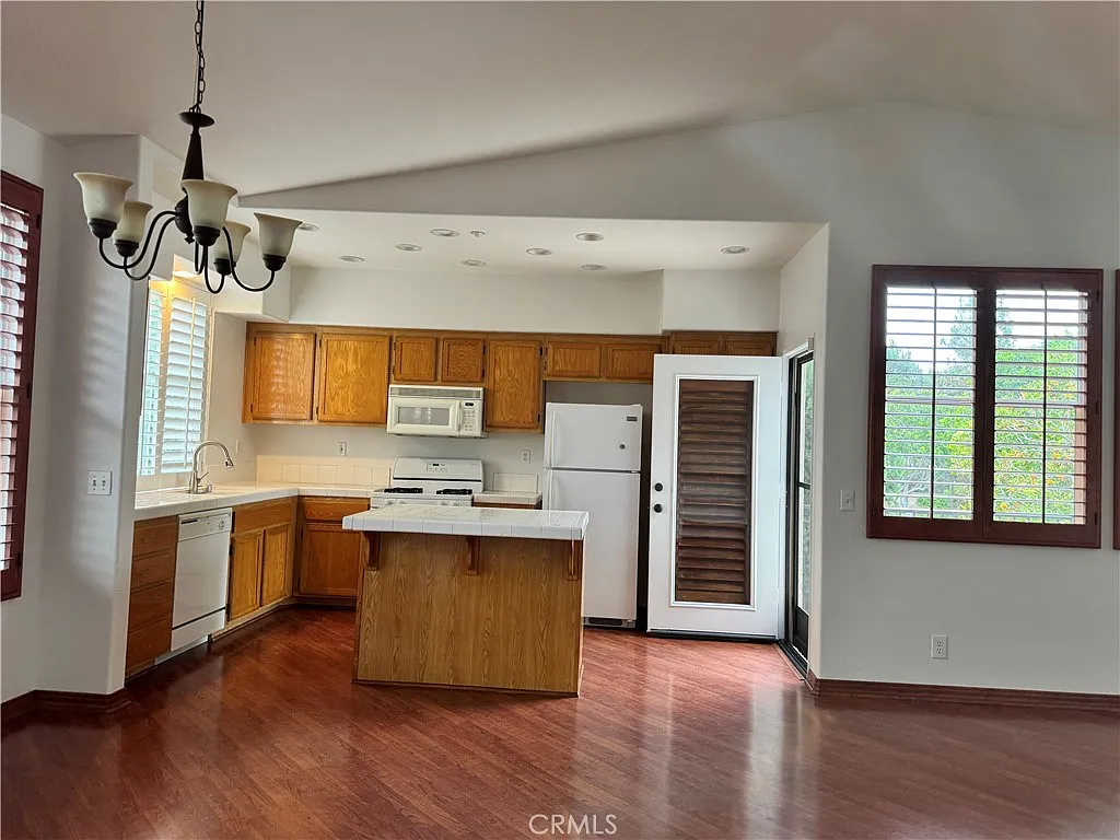Building Photo - 606 Larkridge
