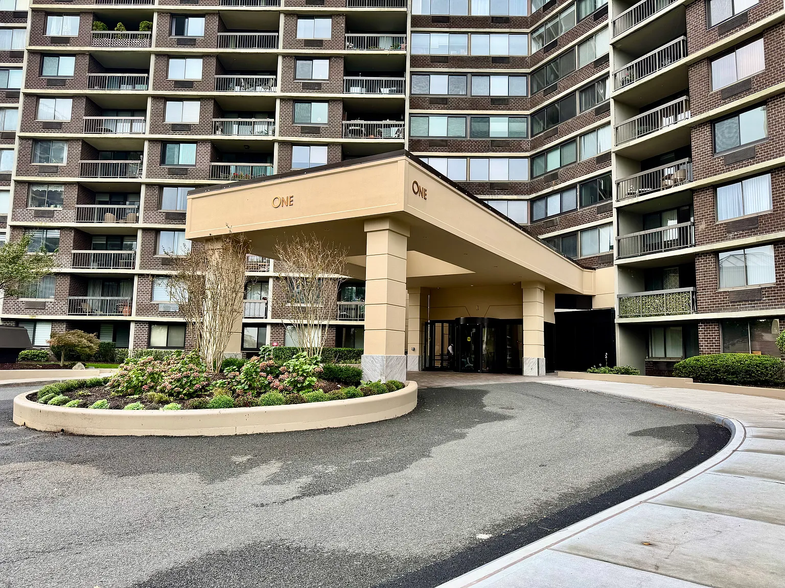 2 bed, 1150 sqft, $3,850 — Photo 2
