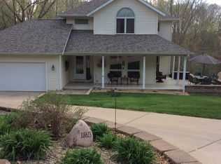 18623 Hilltop Rd, Petersburg, IL 62675