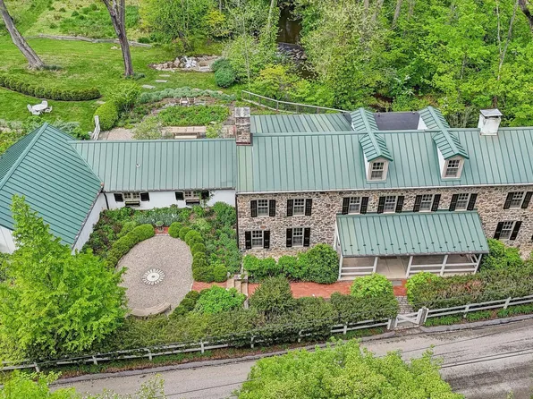 28 Paper Mill Rd, Newtown Square, PA 19073