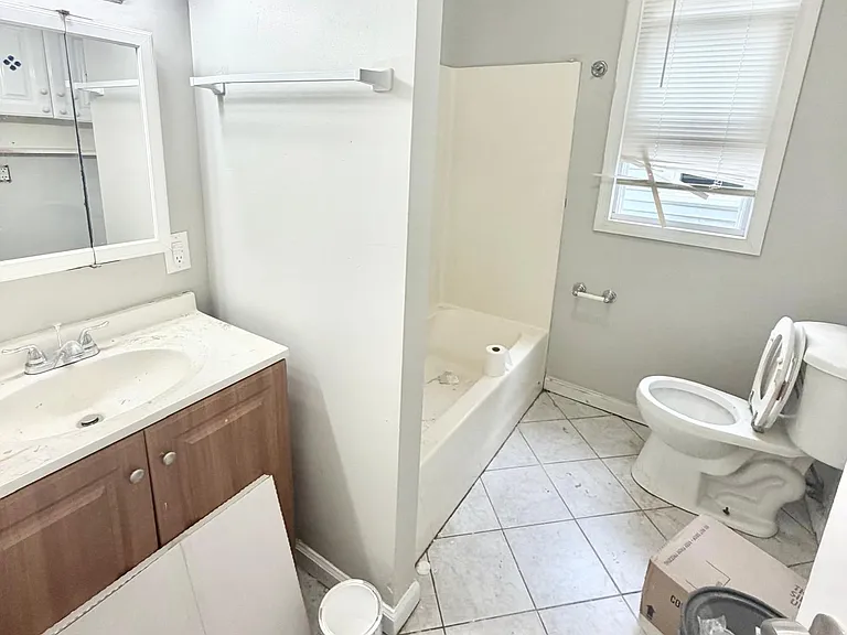 649 1st Ave #1 — Photo 3
