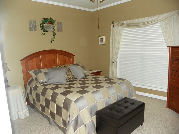 3rd image of 517 Saint Marlo Dr