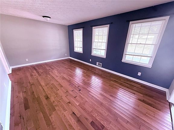 5th image of 5074 Brownlee Rd