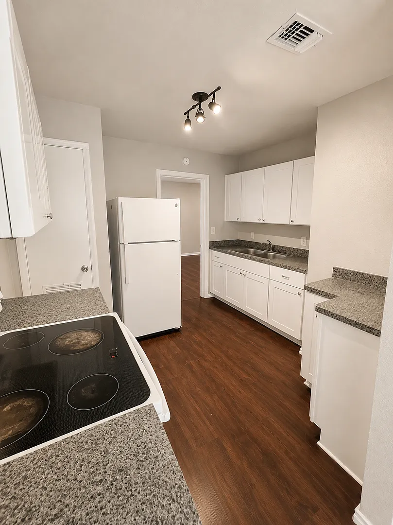 3-Bedroom Ready to Move In! — Photo 4