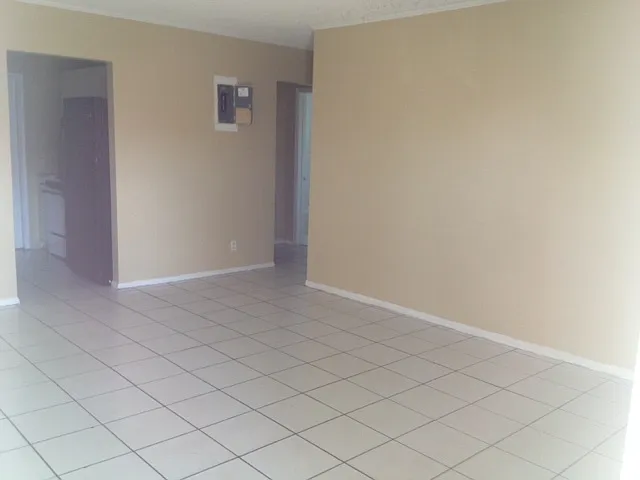1232 Nw 5 Ave - Comm 8 — Photo 2